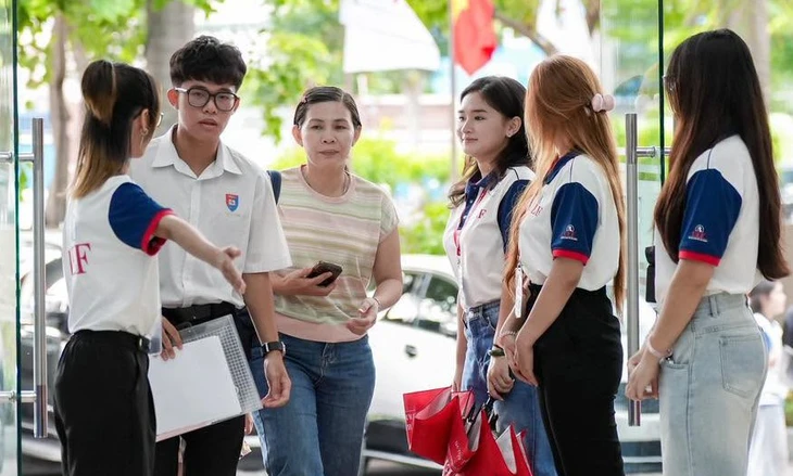 Cách kết bạn và hòa nhập môi trường đại học cho tân sinh viên