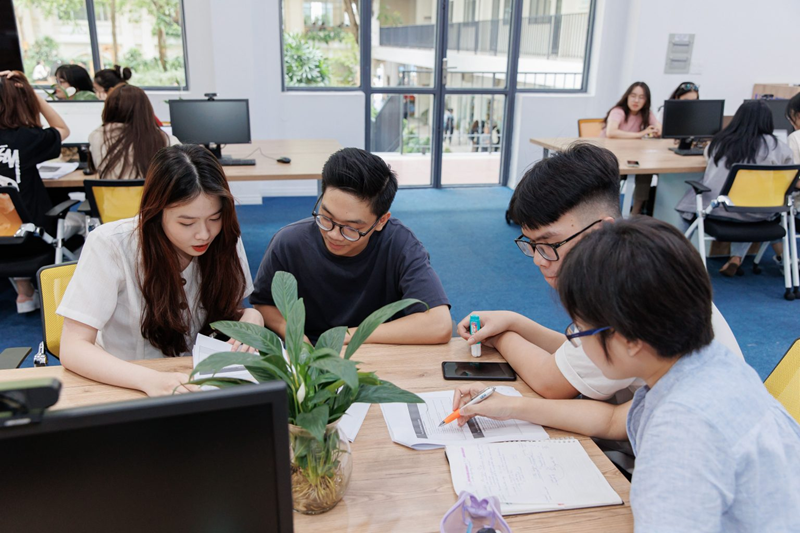 Tìm học bổng từ trường đại học và khoa đang theo học