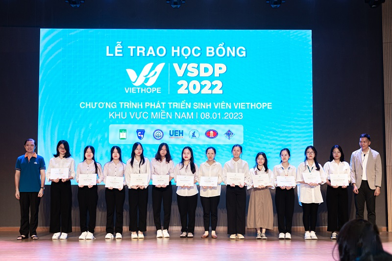 Xây dựng thành tích học tập và kỹ năng để tăng cơ hội nhận học bổng